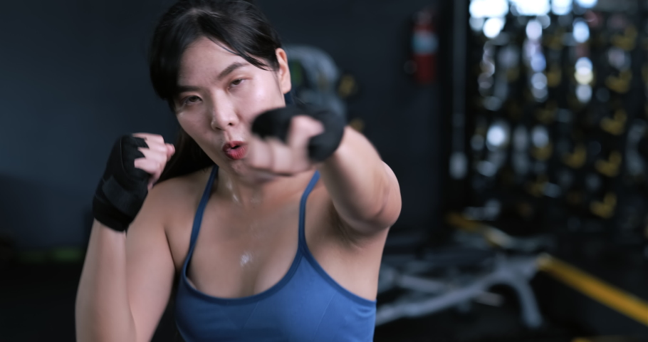 Female Bodybuilder Wearing A Strapon Female Bodybuilder Wearing A Strapon